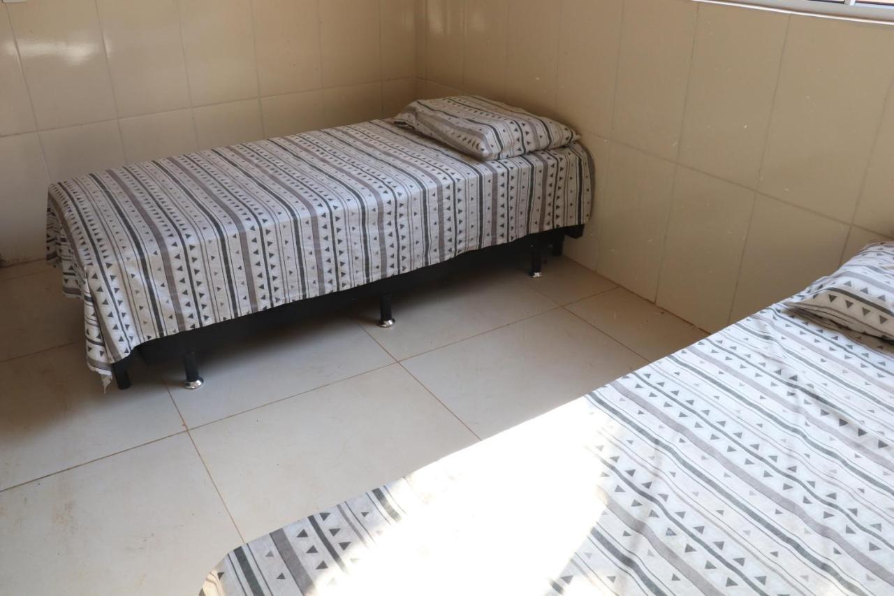 Casa Com 03 Quartos Tendo 02 Com Ar Condicionado No Asfalto A 1,5 Km Do Centro Chapada dos Guimarães Εξωτερικό φωτογραφία
